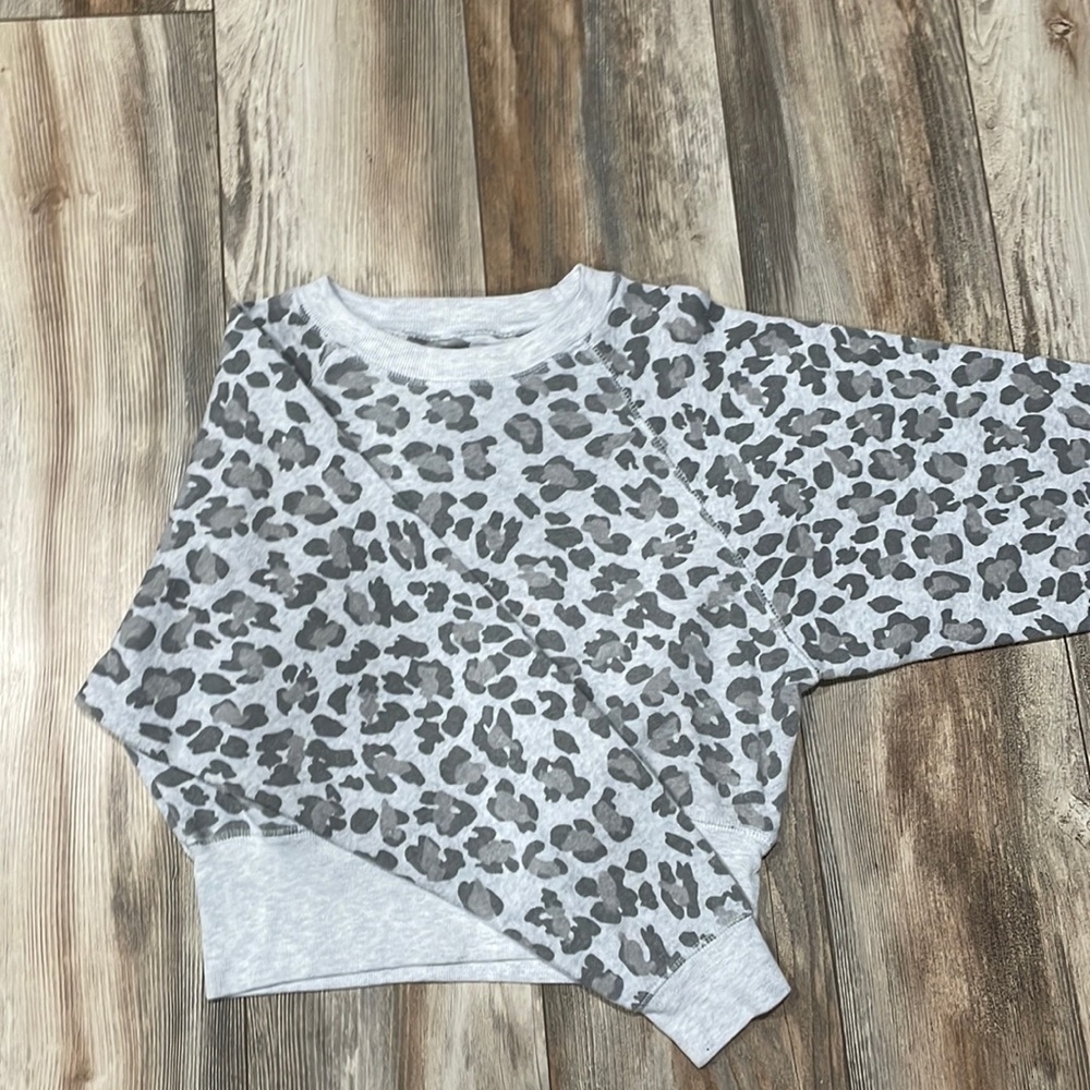 Grey cheetah print cropped sweatshirt. Women’s small.